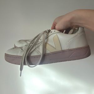 Veja v-10 Leather Sneakers